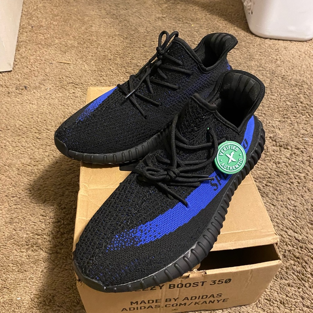 Yeezy 350 blue dazzling size 12.5